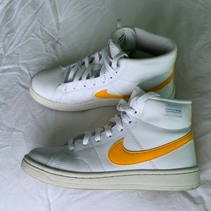 Women’s Nike sneakers